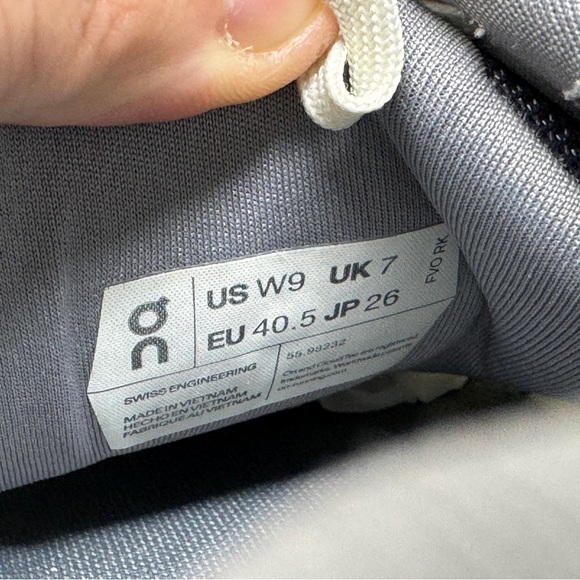 On Cloudgo gray and light lime green running shoes size 9 - Picture 10 of 13